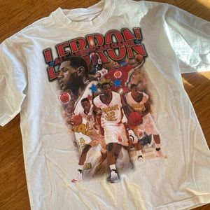 Le Bron Graphic Tee, Men’s Size M Relaxed Fit
